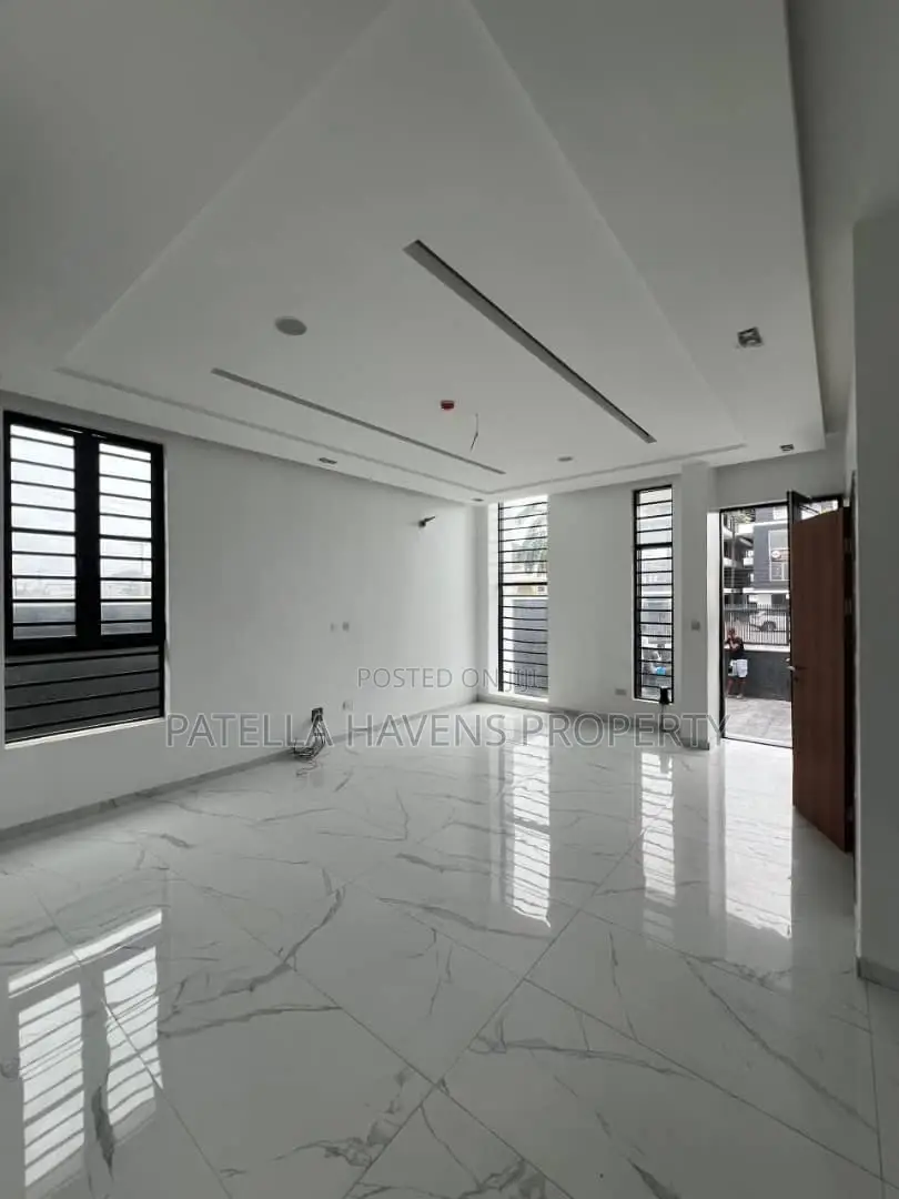5bdrm Duplex in Lekki for sale in Lekki