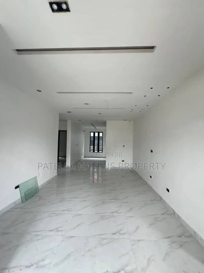 2bdrm Apartment in Lekki for sale in Lekki