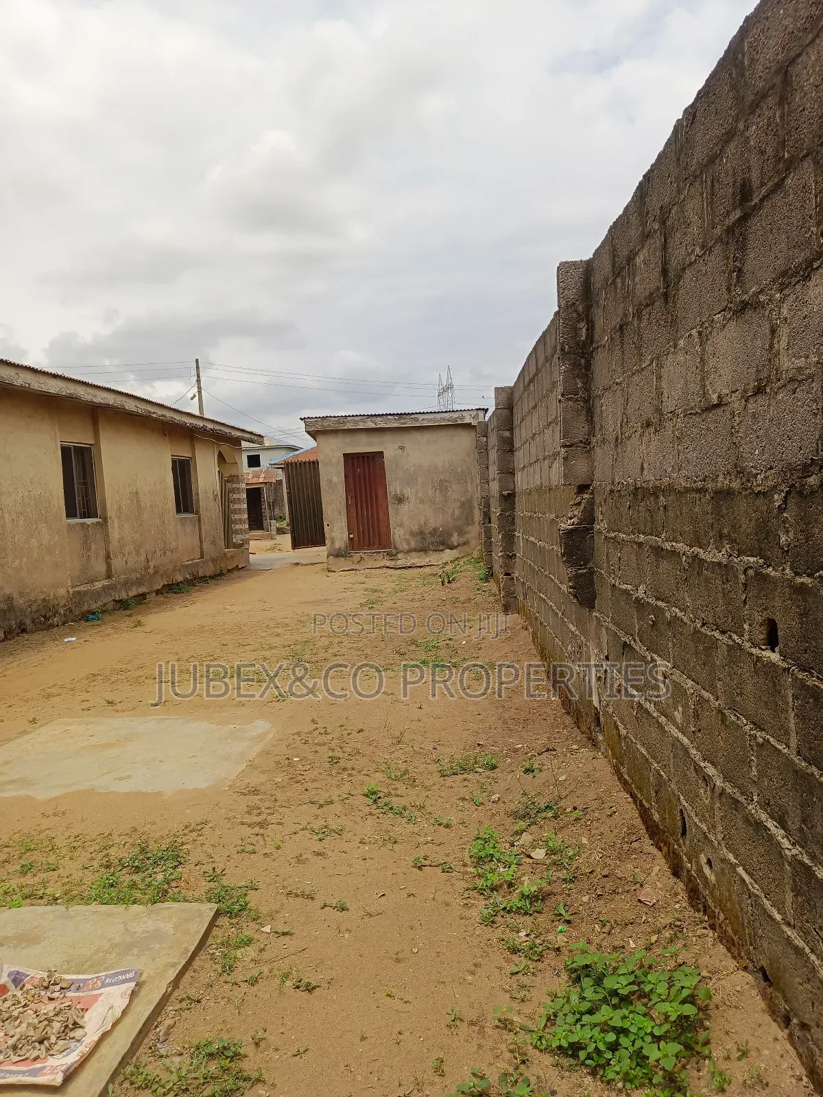 2bdrm Block of Flats in Singer Ewupe, Ado-Odo/Ota for sale in Ado-Odo/Ota