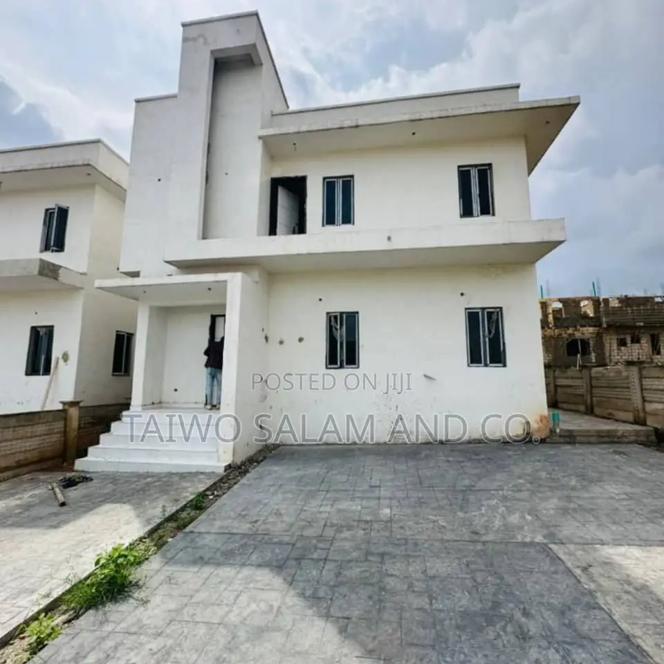 4bdrm Duplex in Basorun for sale in Basorun