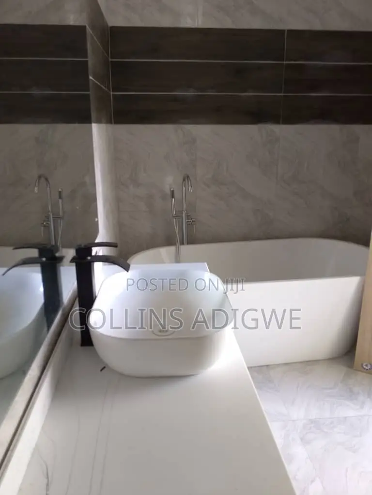 4bdrm Duplex in Chevron Estate for sale in Chevron