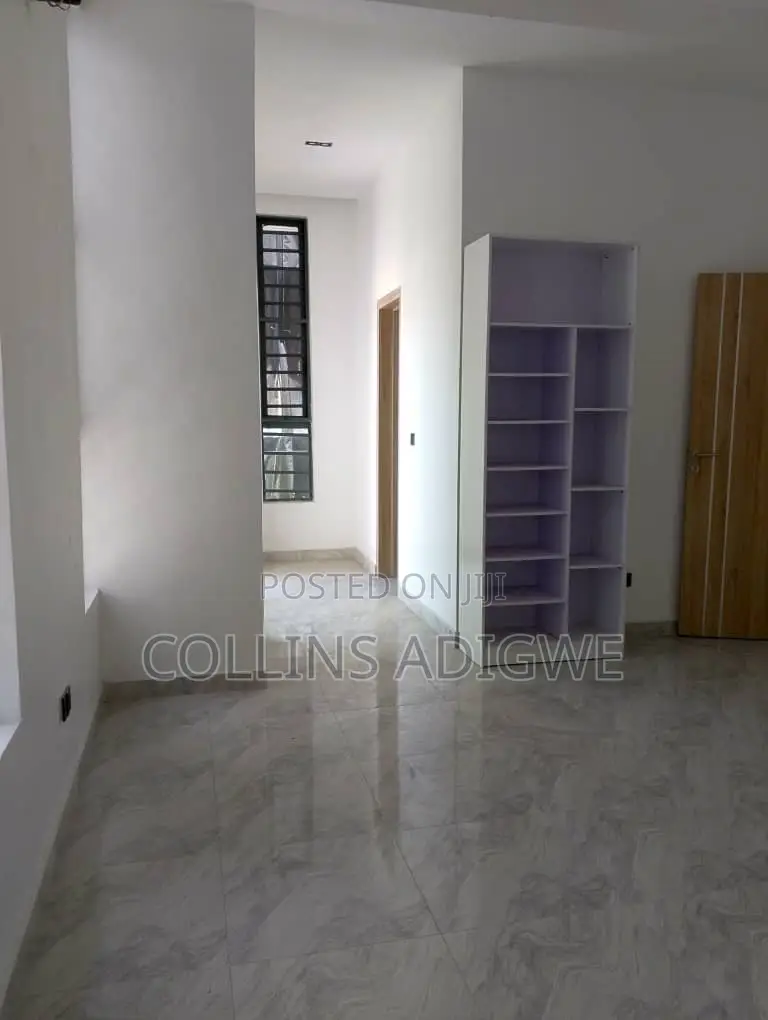 4bdrm Duplex in Chevron Estate for sale in Chevron