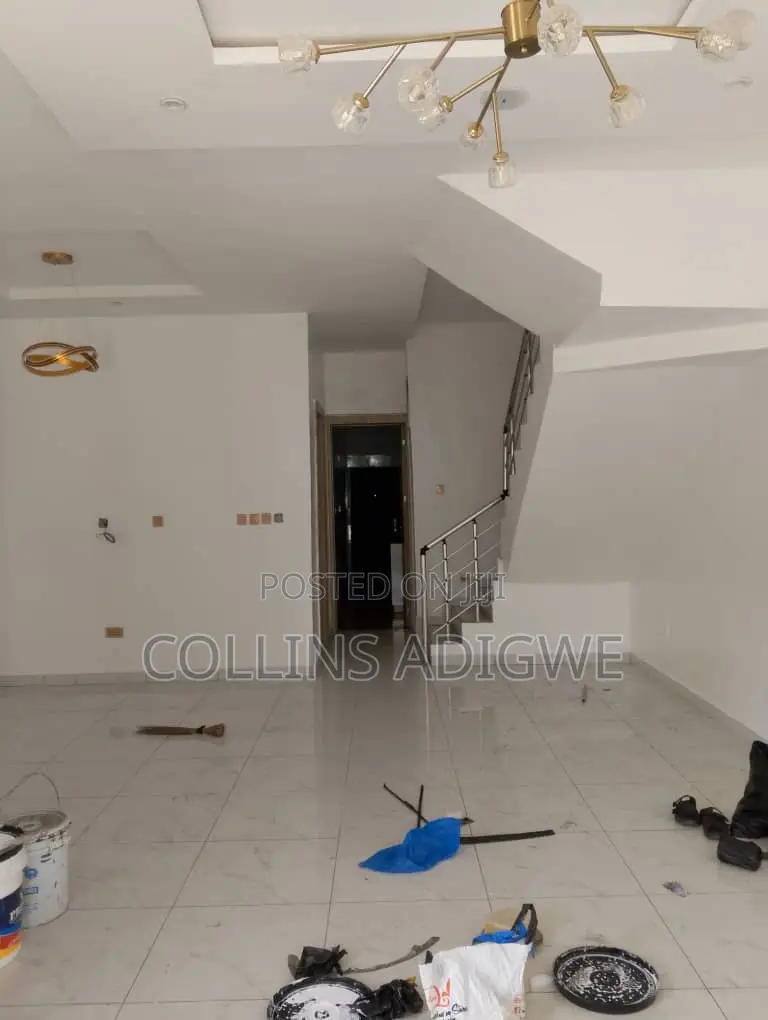 4bdrm Duplex in Chevron Drive for rent in Chevron