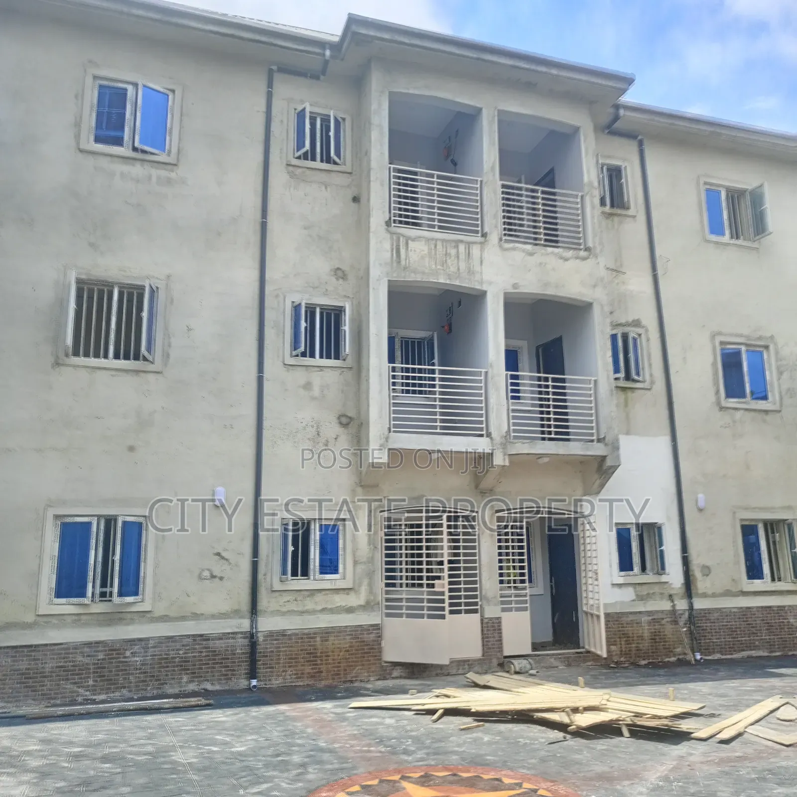 Furnished 1bdrm Block of Flats in Favour Estate, Port-Harcourt in Port-Harcourt