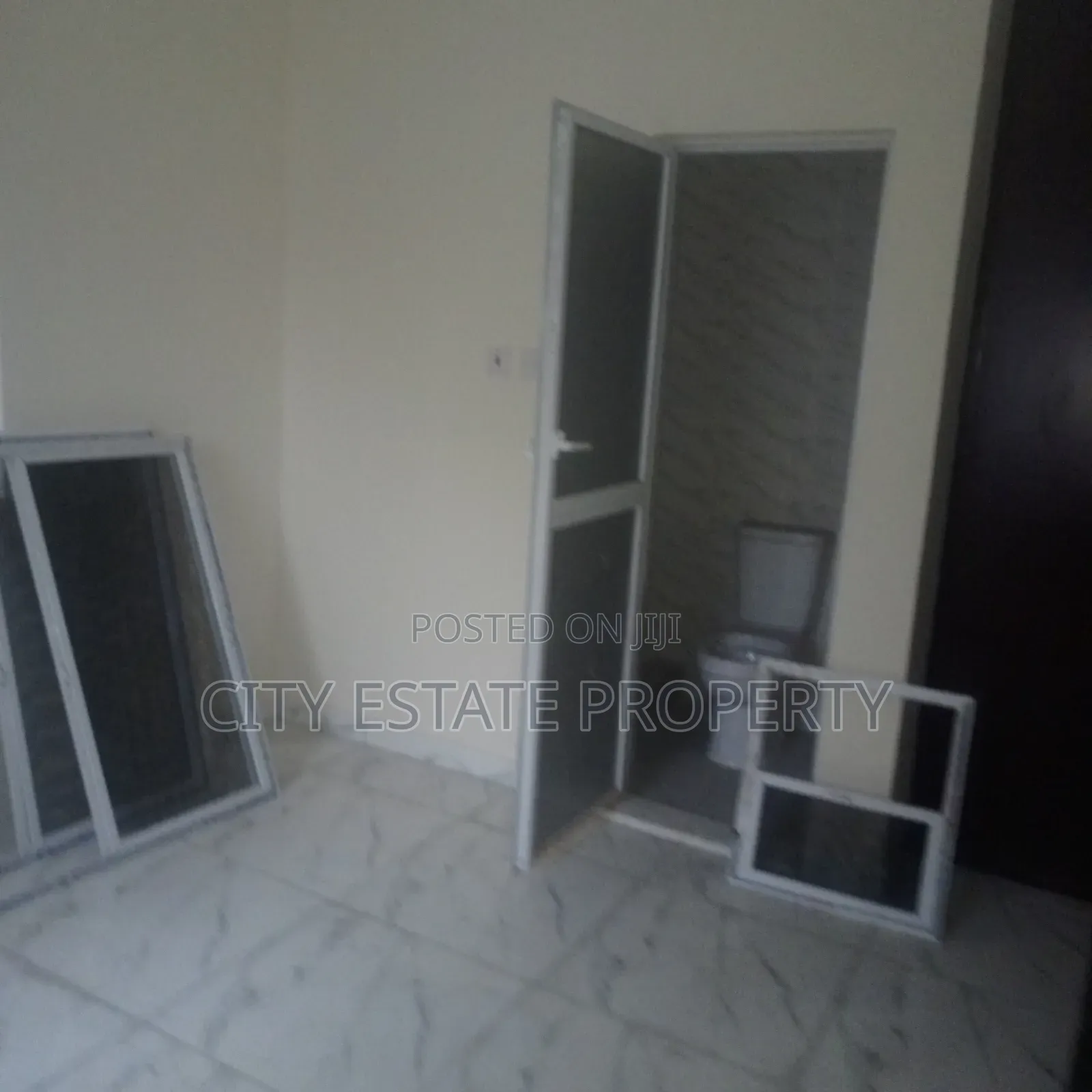 Furnished 1bdrm Block of Flats in Favour Estate, Port-Harcourt in Port-Harcourt