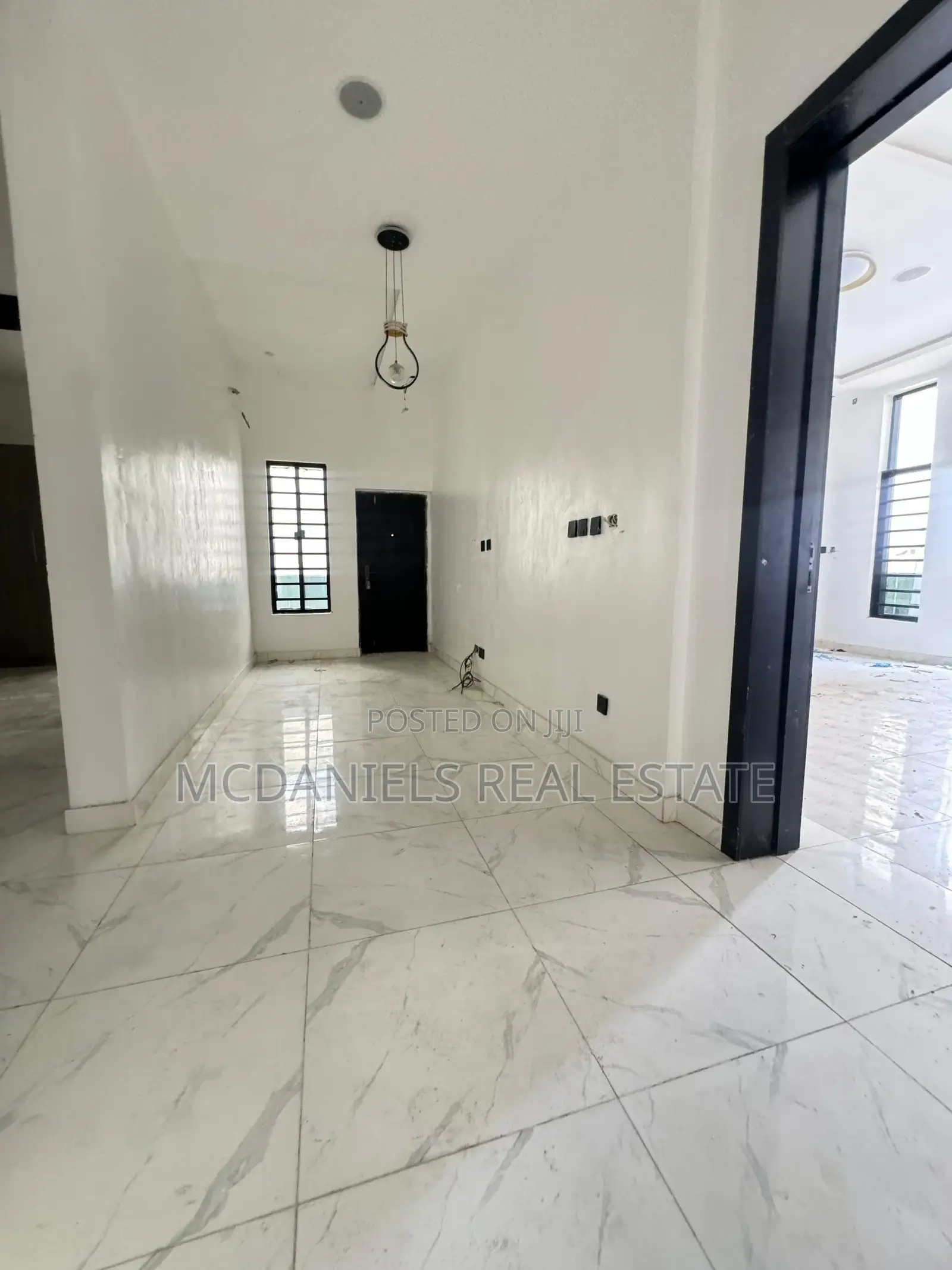 5bdrm Duplex in Chevron for sale in Chevron