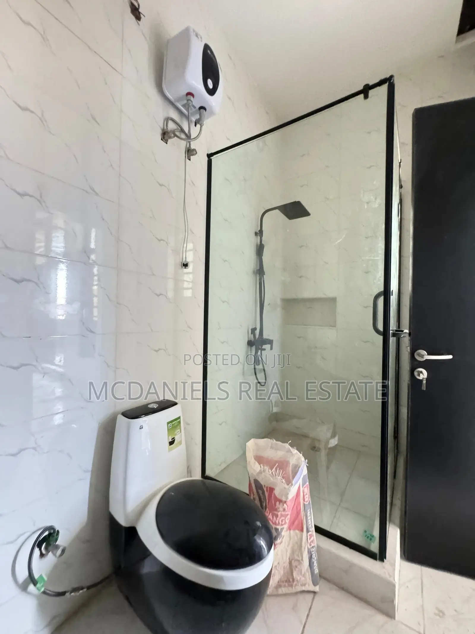 5bdrm Duplex in Chevron for sale in Chevron