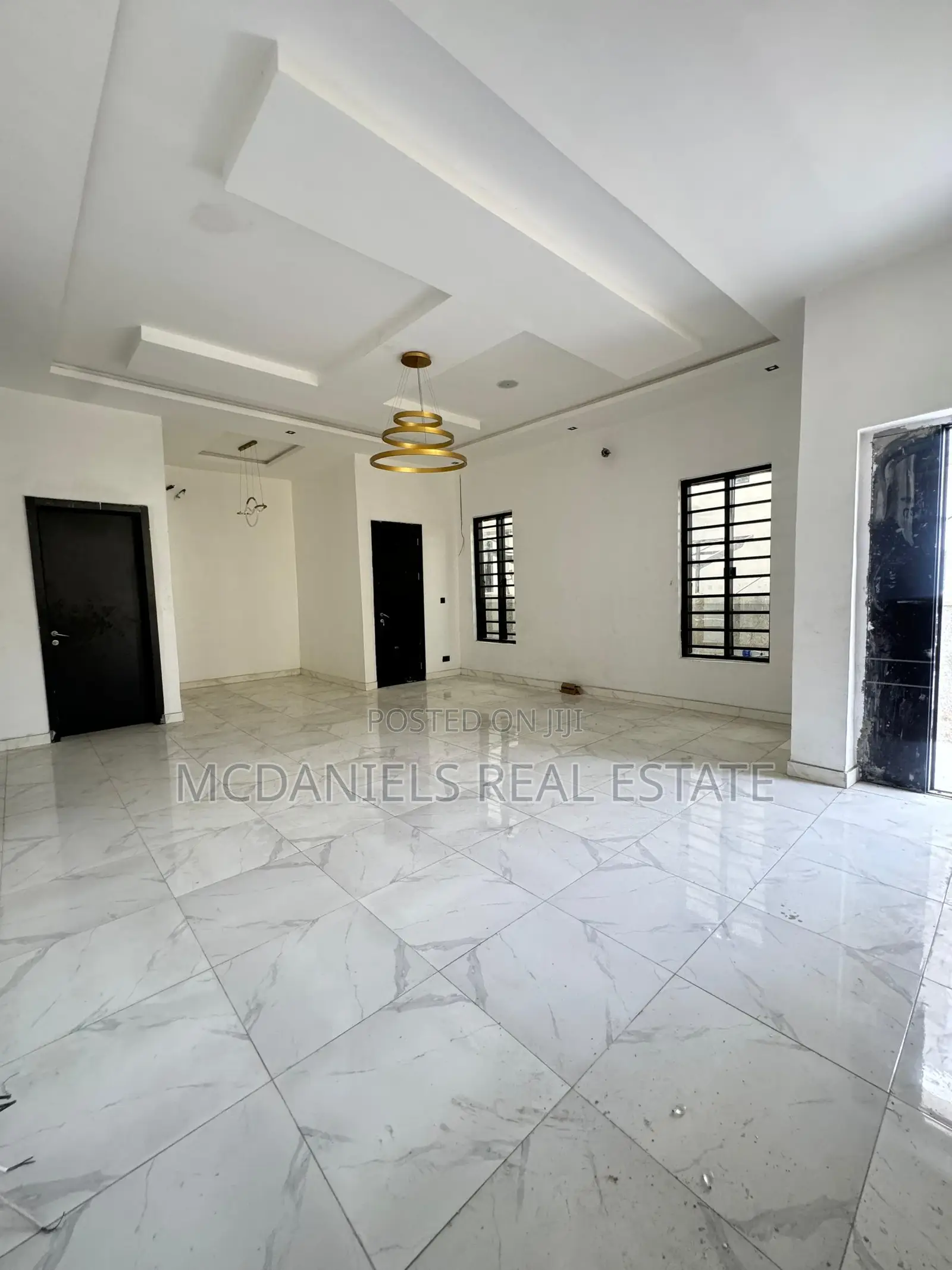 5bdrm Duplex in Chevron for sale in Chevron
