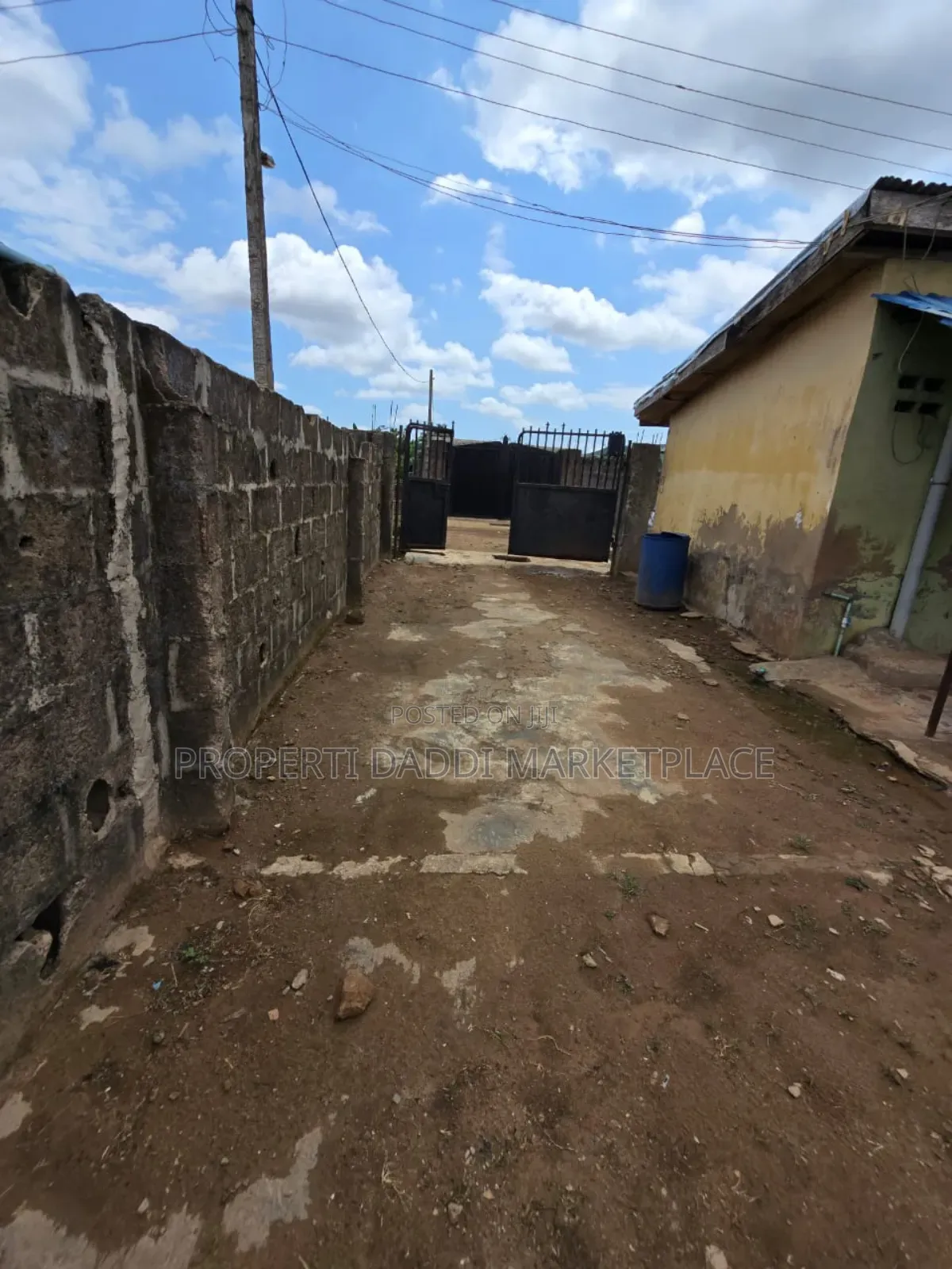 6bdrm Block of Flats in Ayobo for sale in Ayobo