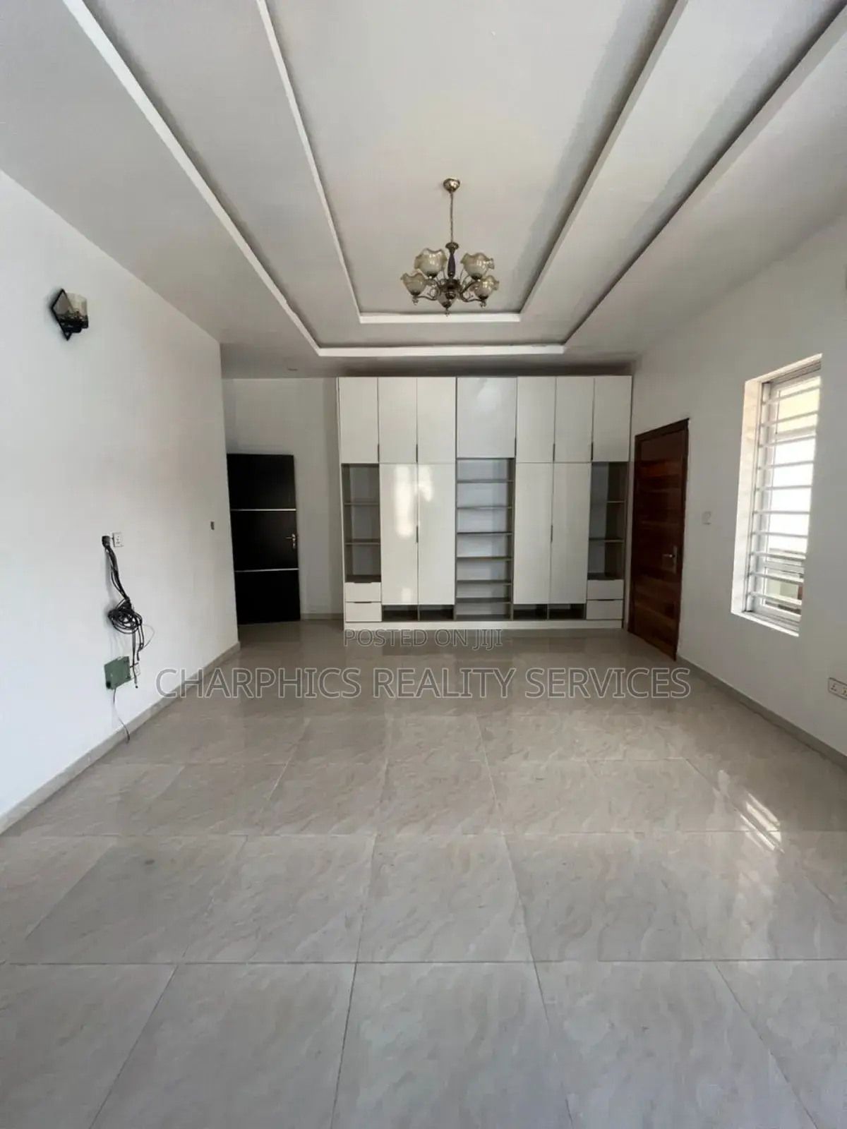 5bdrm Duplex in Ikota for sale in Ikota