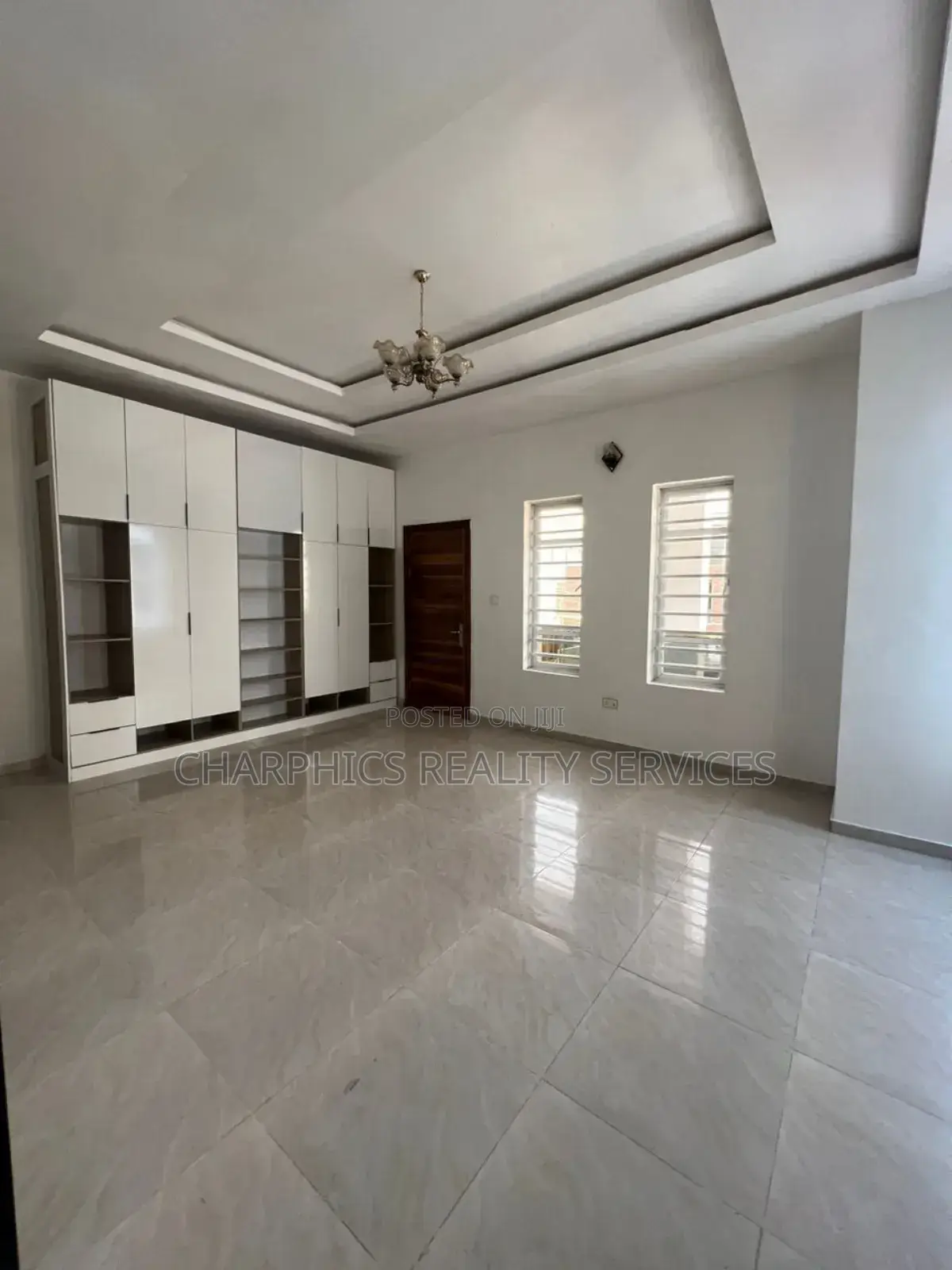 5bdrm Duplex in Ikota for sale in Ikota