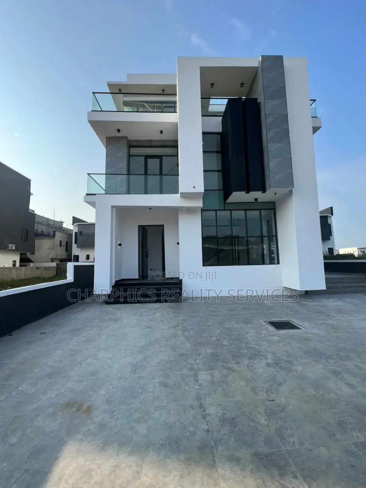 5bdrm Duplex in Ikota for sale in Ikota