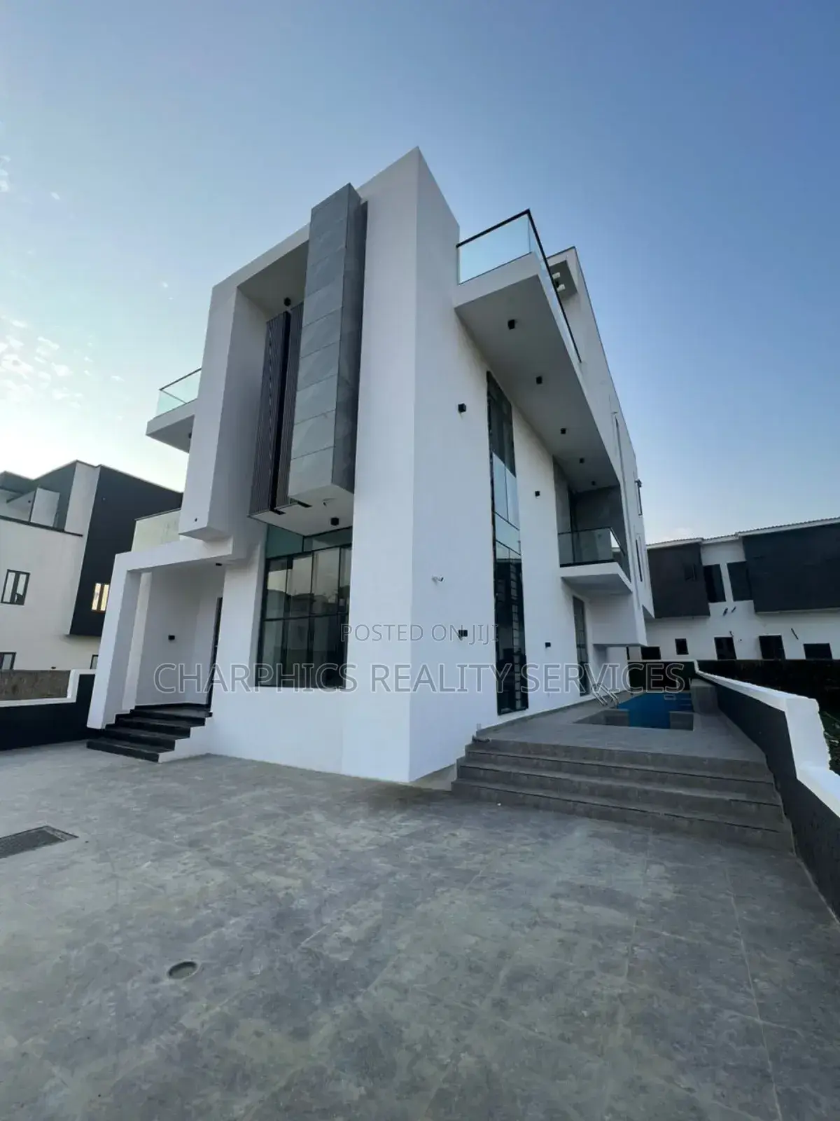 5bdrm Duplex in Ikota for sale in Ikota