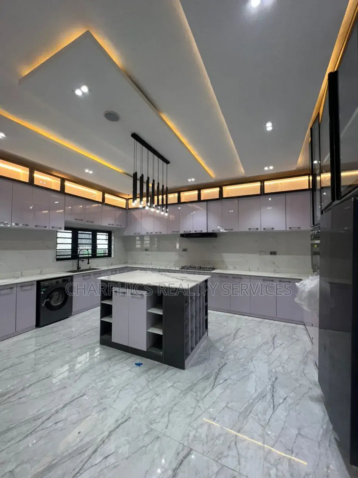 5bdrm Duplex in Ikota for sale in Ikota