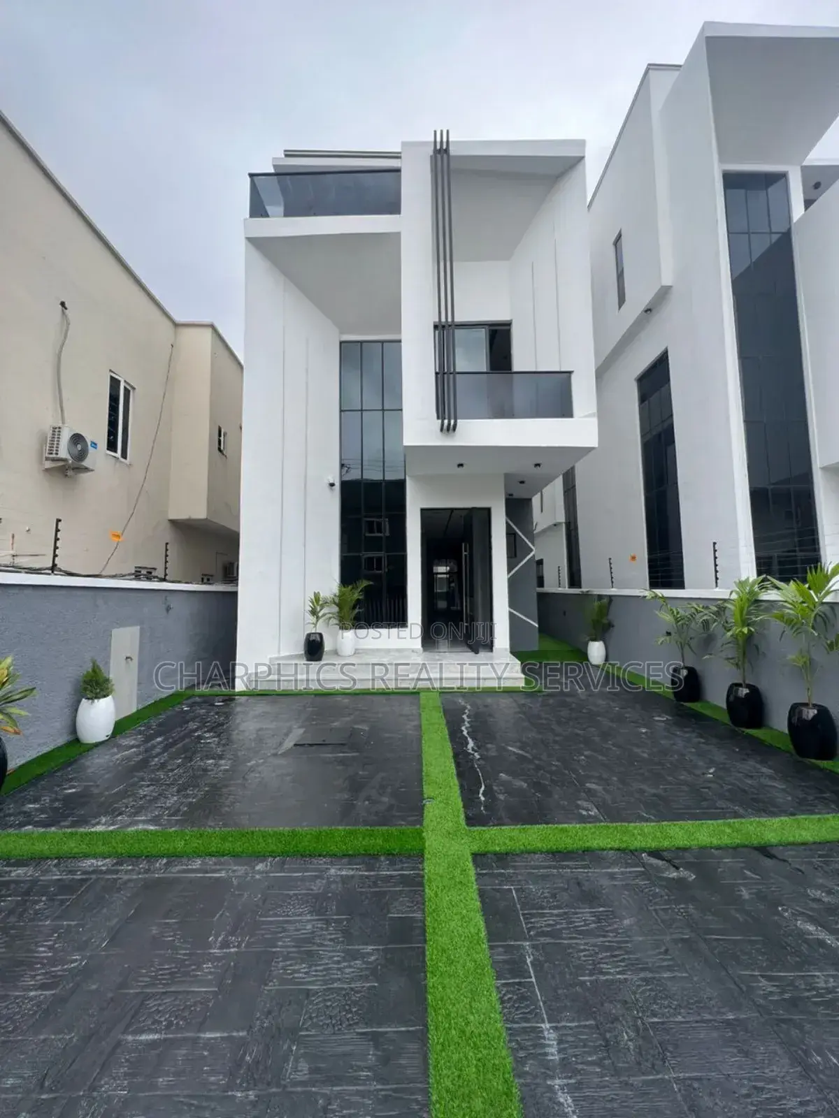 5bdrm Duplex in Osapa london for sale in Osapa london