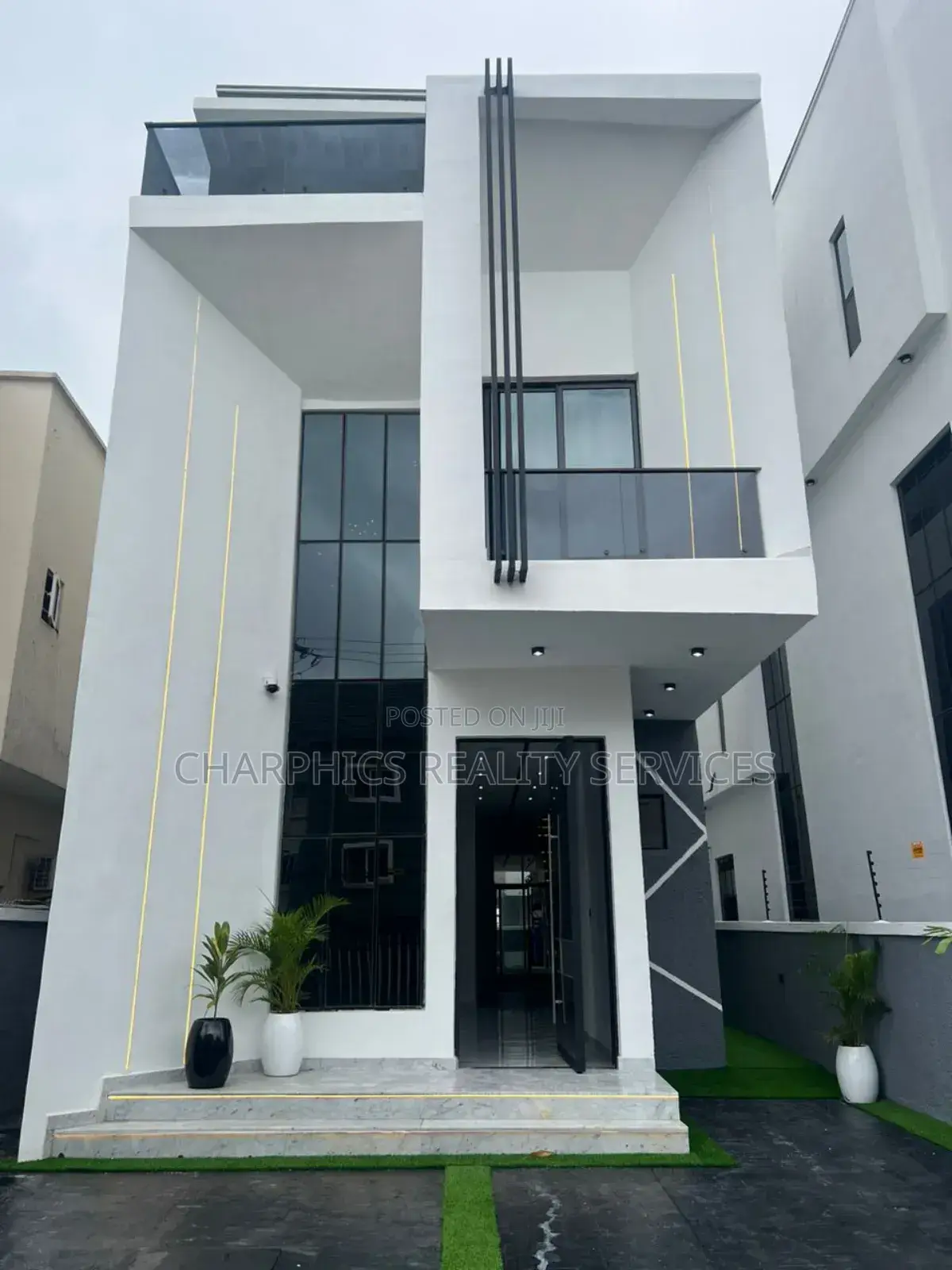 5bdrm Duplex in Osapa london for sale in Osapa london