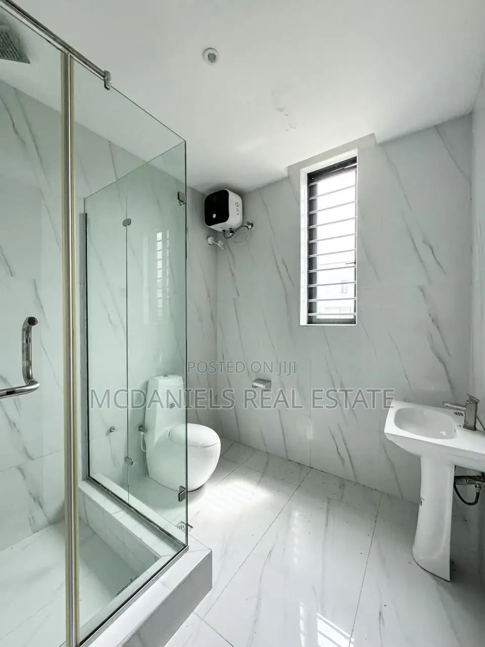 5bdrm Duplex in Ikota for sale in Ikota