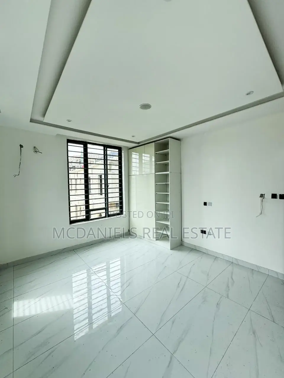 5bdrm Duplex in Ikota for sale in Ikota