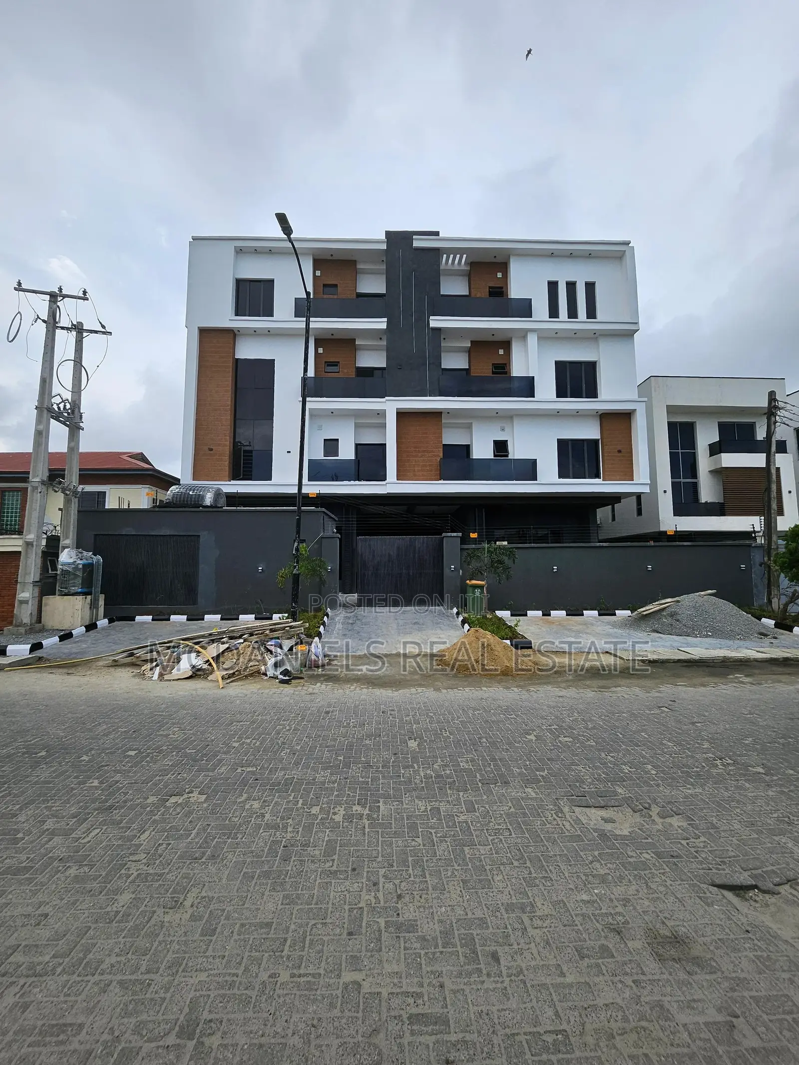 3bdrm Apartment in Lekki Phase 1 for sale in Lekki Phase 1