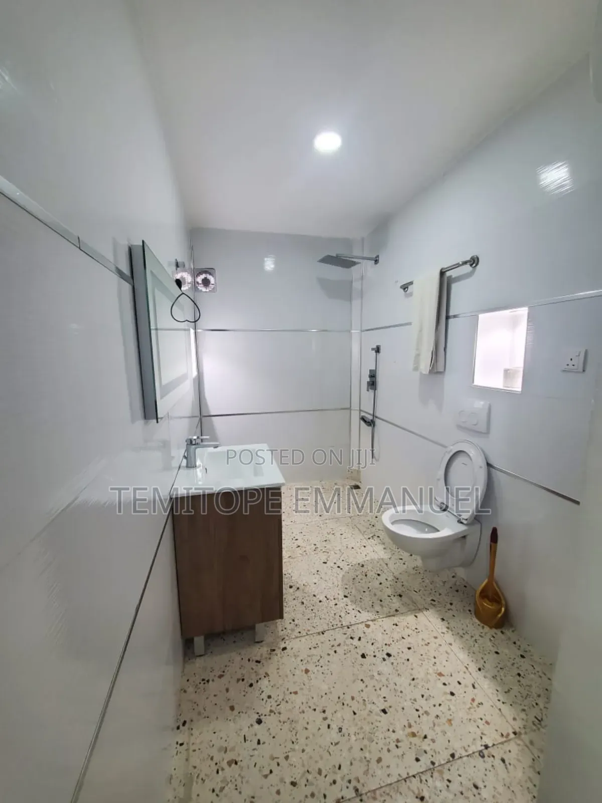 Nice 82rooms Hotel on 3666sqm.C of O.Swimming Pool Elevator in Lekki Phase 1