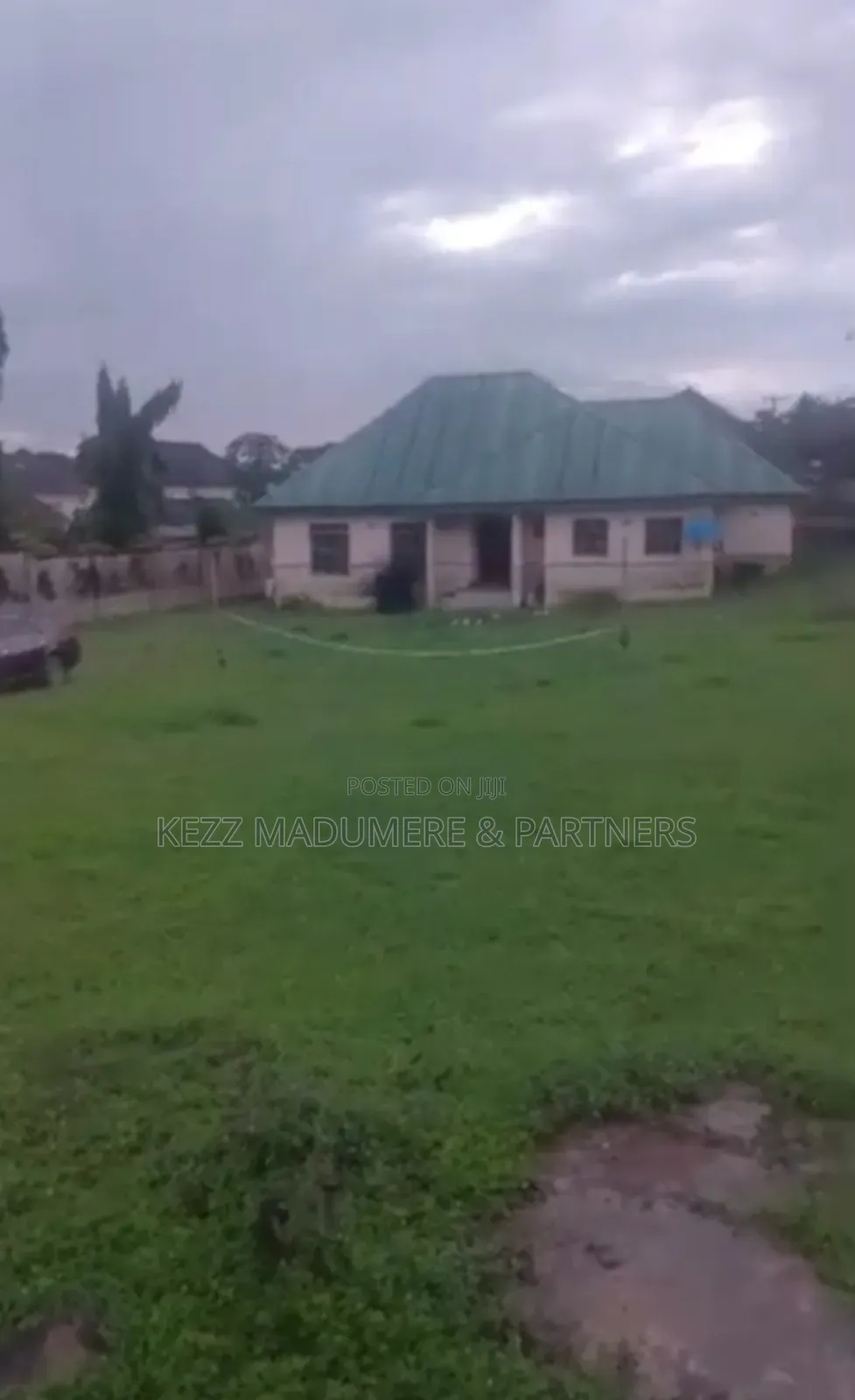 For Sale: 1400 SQMTS With a Bungalow at Liberty Est , Enugu in Enugu