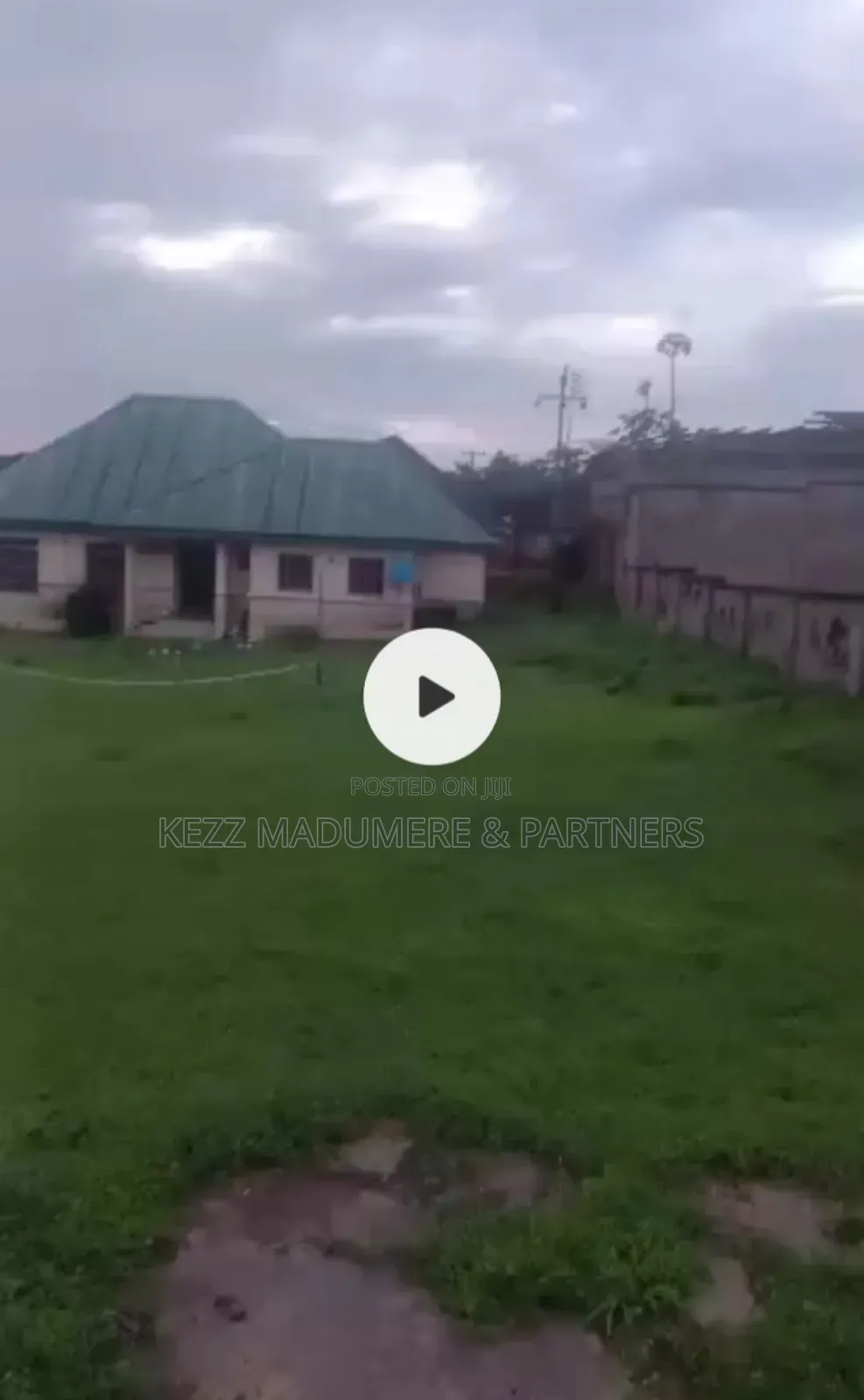 For Sale: 1400 SQMTS With a Bungalow at Liberty Est , Enugu in Enugu
