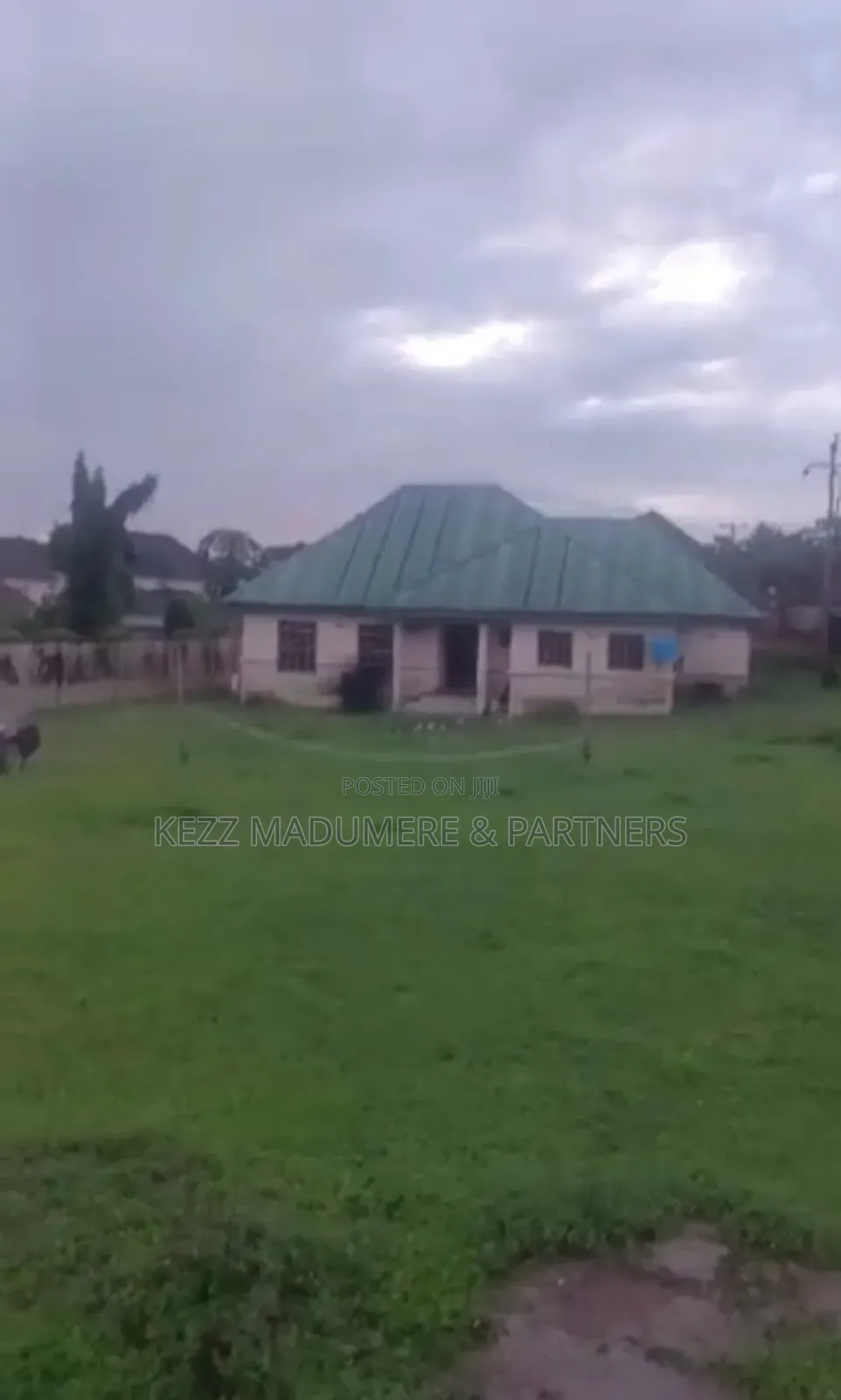 For Sale: 1400 SQMTS With a Bungalow at Liberty Est , Enugu in Enugu