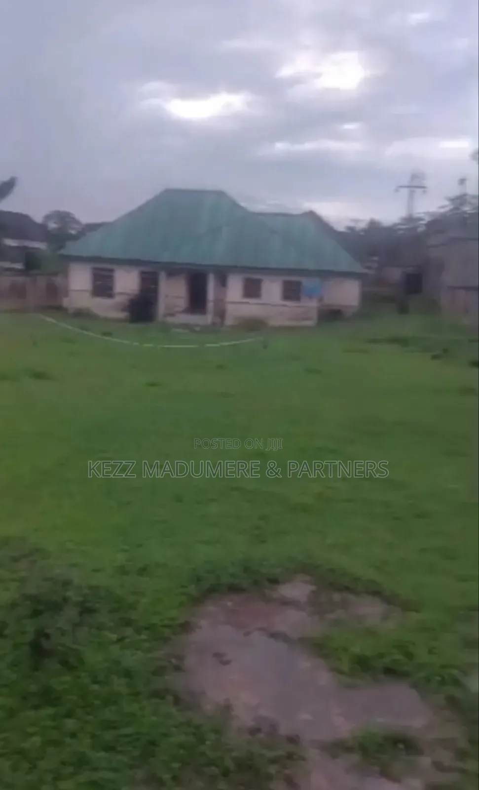 For Sale: 1400 SQMTS With a Bungalow at Liberty Est , Enugu in Enugu