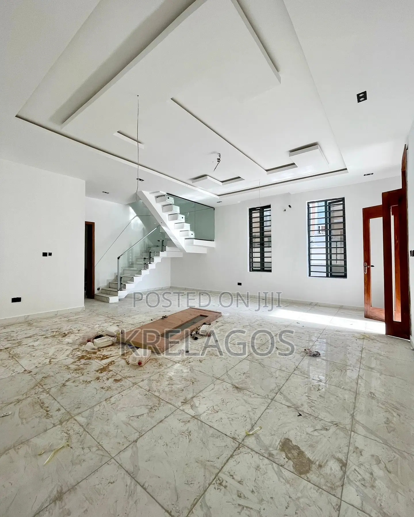 5bdrm Duplex in Chevron for sale in Chevron