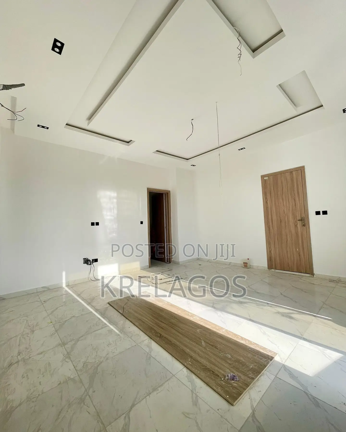 5bdrm Duplex in Chevron for sale in Chevron