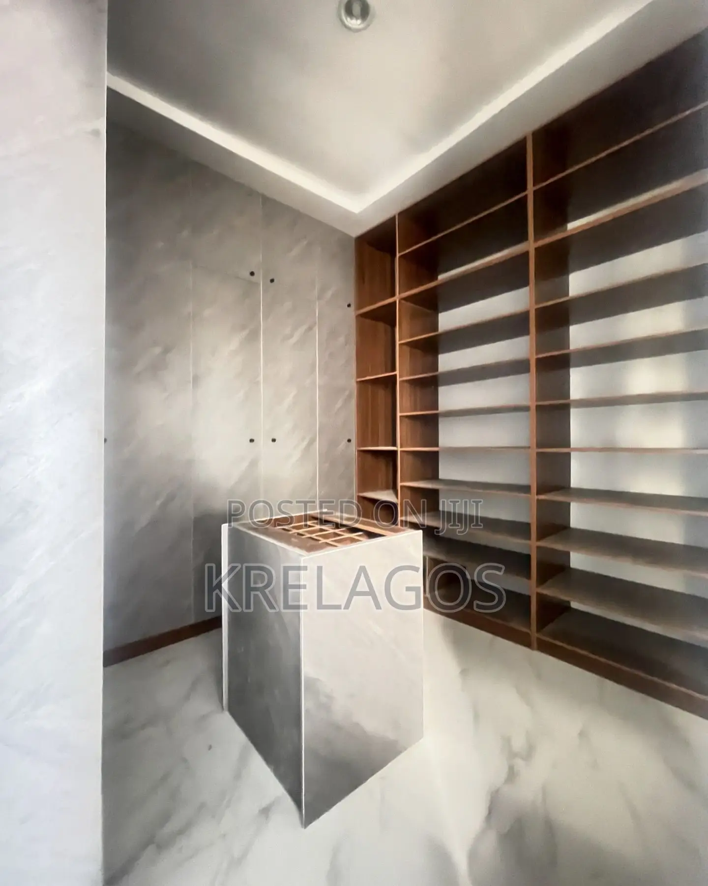 5bdrm Duplex in Ikate for sale in Ikate