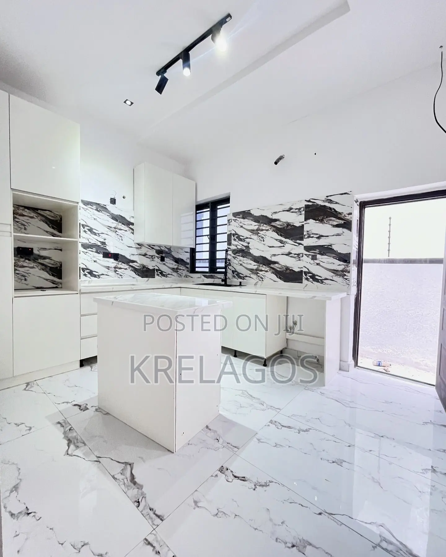 4bdrm Duplex in Ikota for sale in Ikota