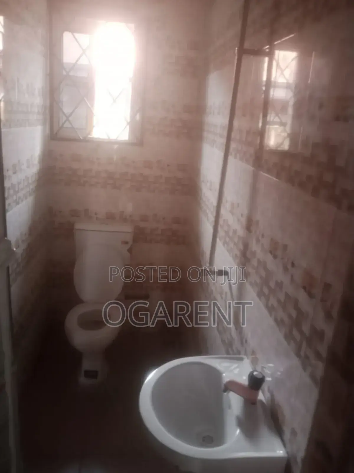 2bdrm Apartment in Peanut Road, Benin City for rent in Benin City