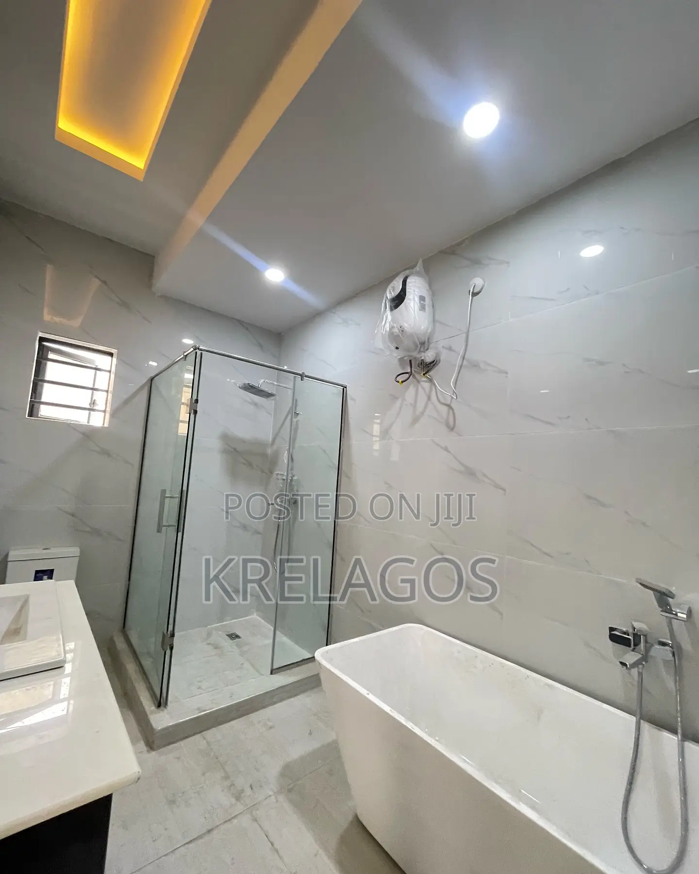 5bdrm Duplex in Chevron for sale in Chevron