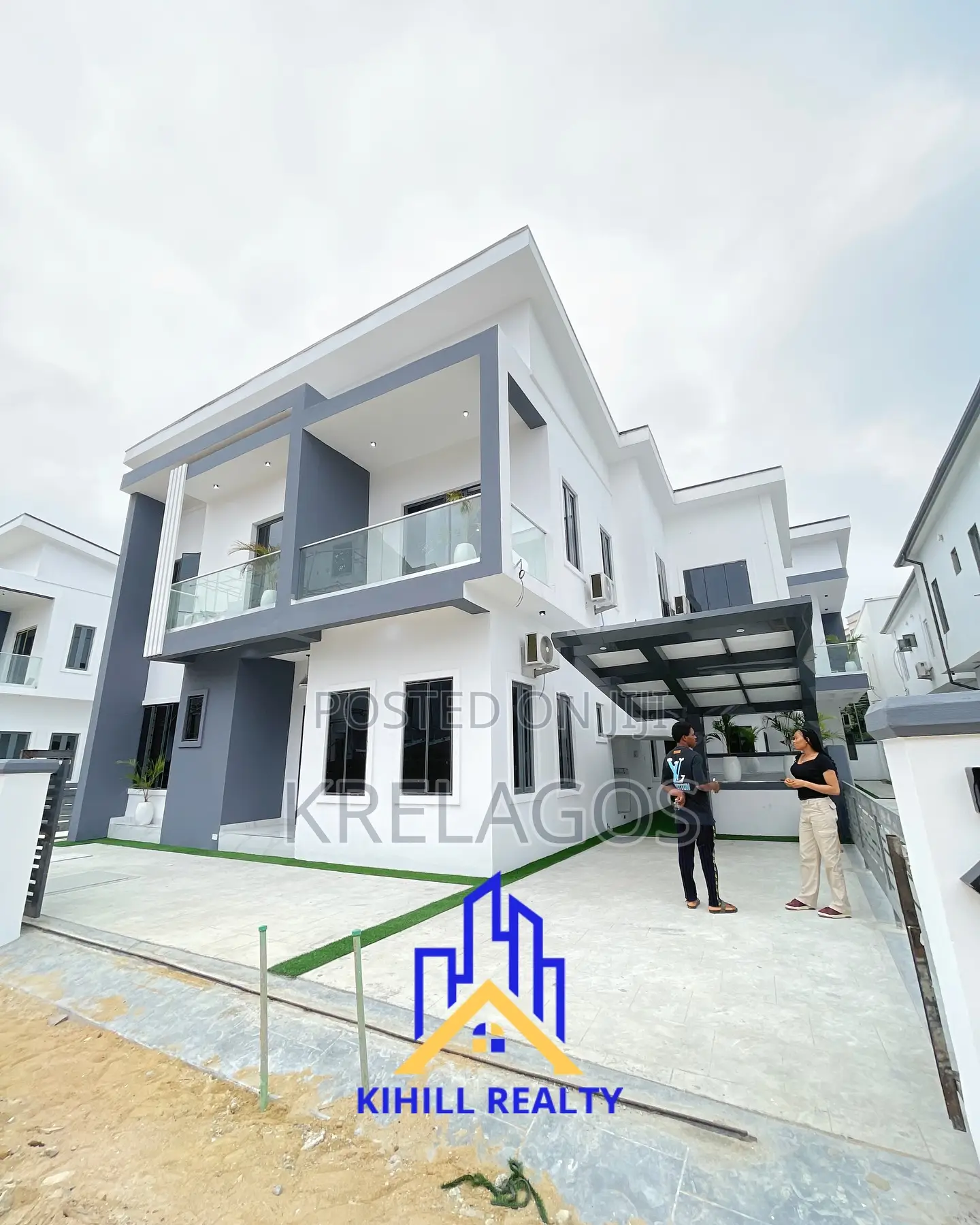 5bdrm Duplex in Chevron for sale in Chevron