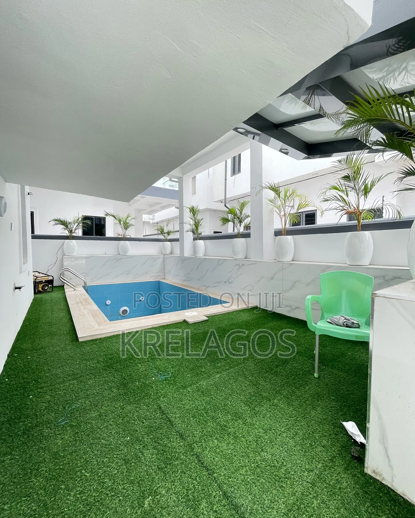5bdrm Duplex in Chevron for sale in Chevron