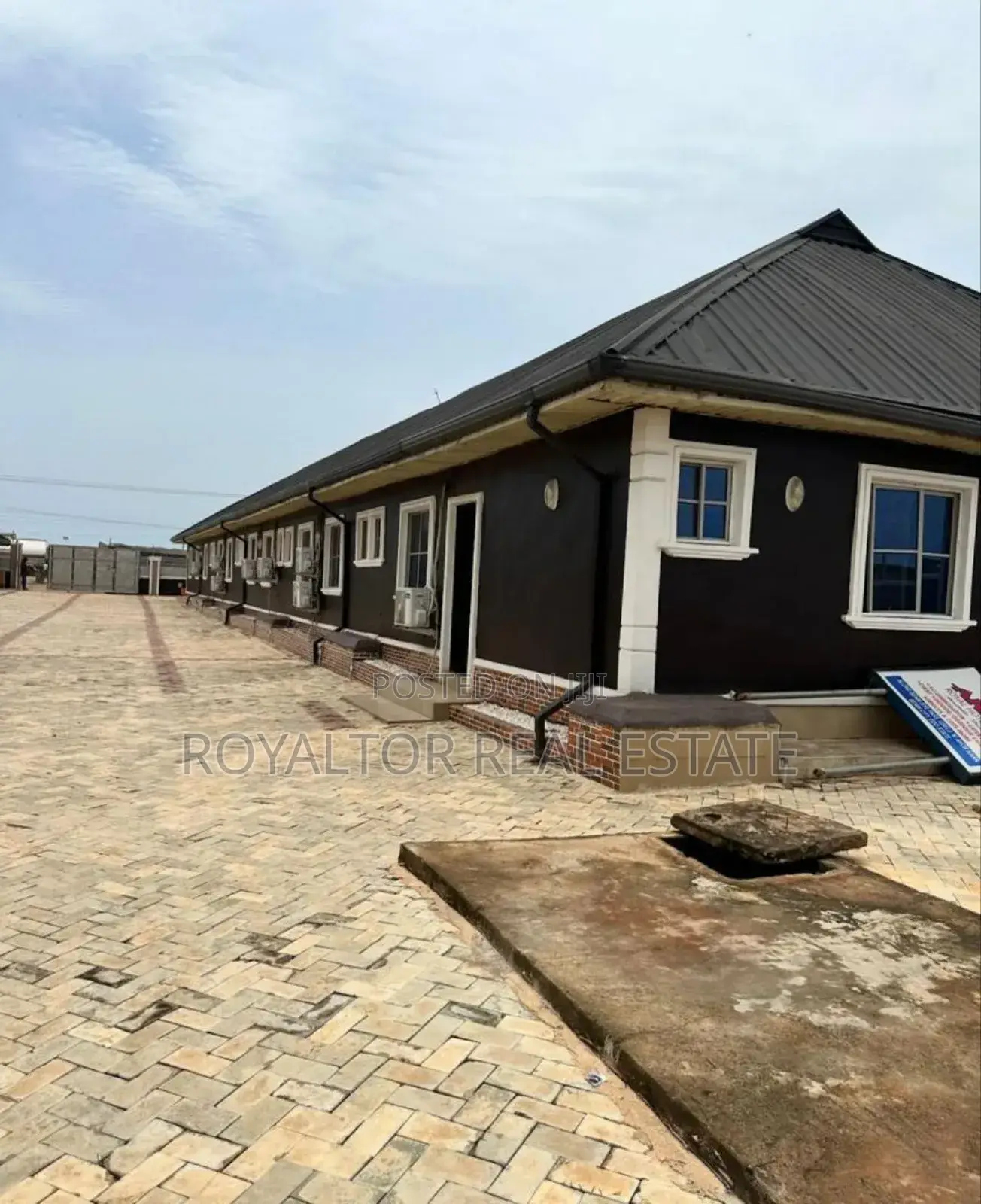 Luxury Hotel With 18 Rooms for Sale in Benin City