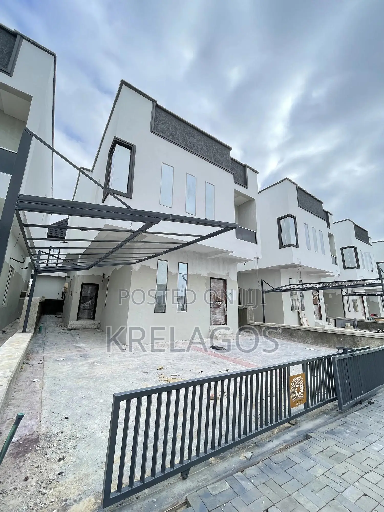4bdrm Duplex in Ikota for sale in Ikota
