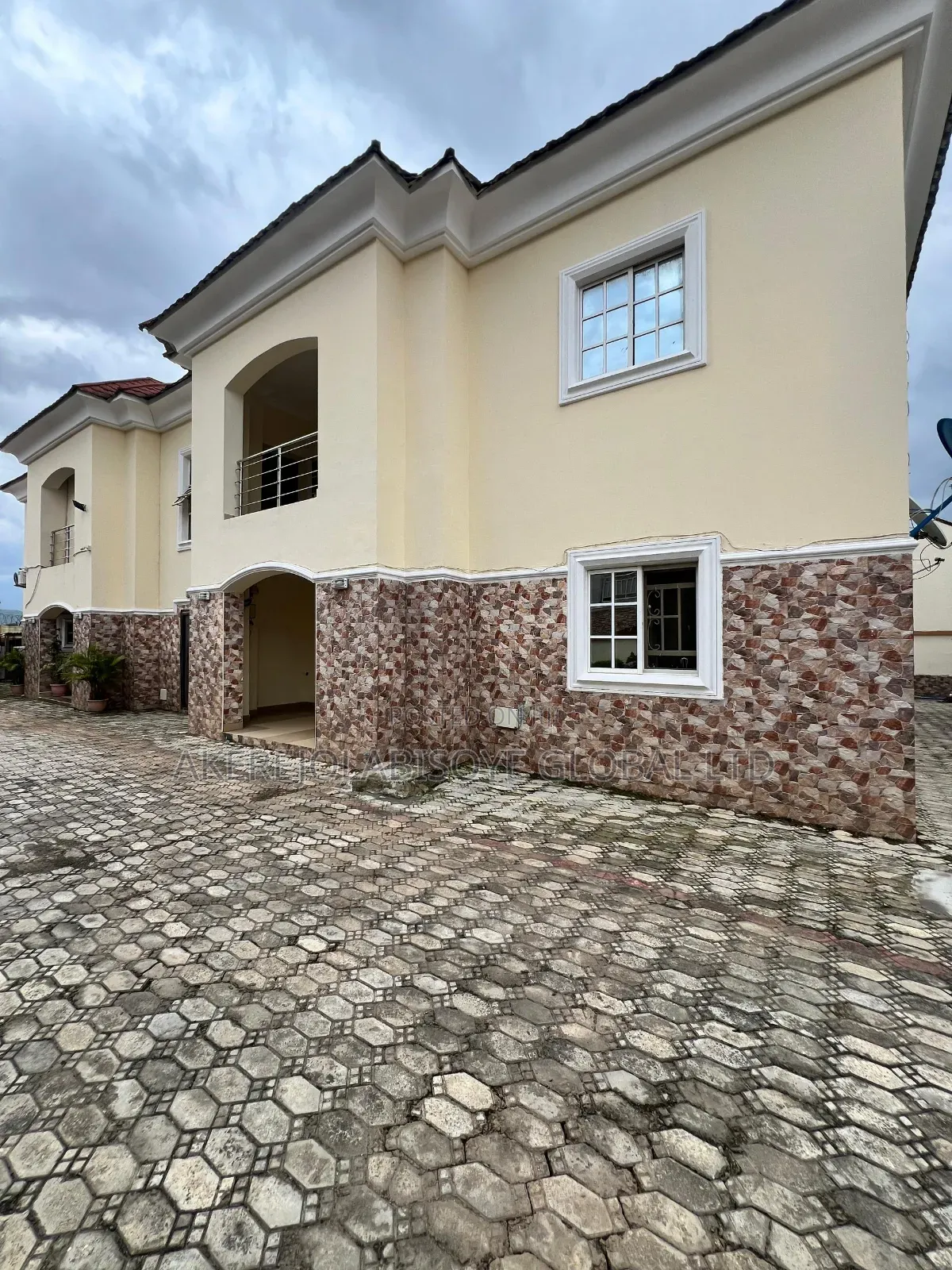 2bdrm Block of Flats in In An Estate Around for rent in Life Camp