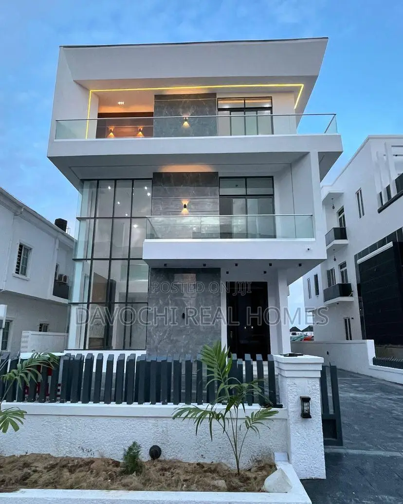 5bdrm Duplex in Ikota for sale in Ikota