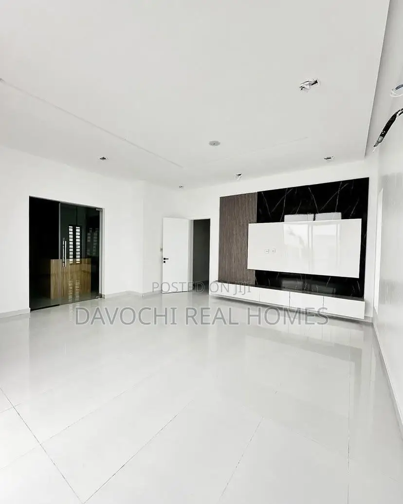 5bdrm Duplex in Ikota for sale in Ikota