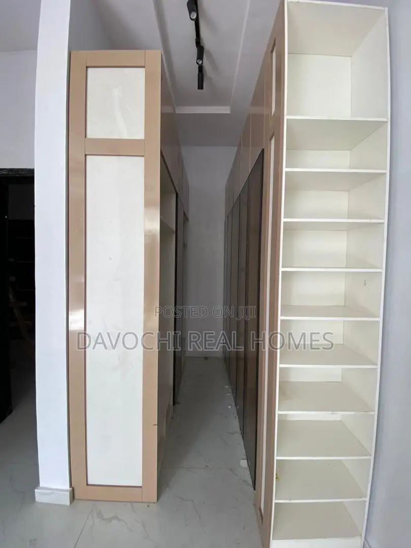 5bdrm Duplex in Lekki Phase 2 for sale in Lekki Phase 2