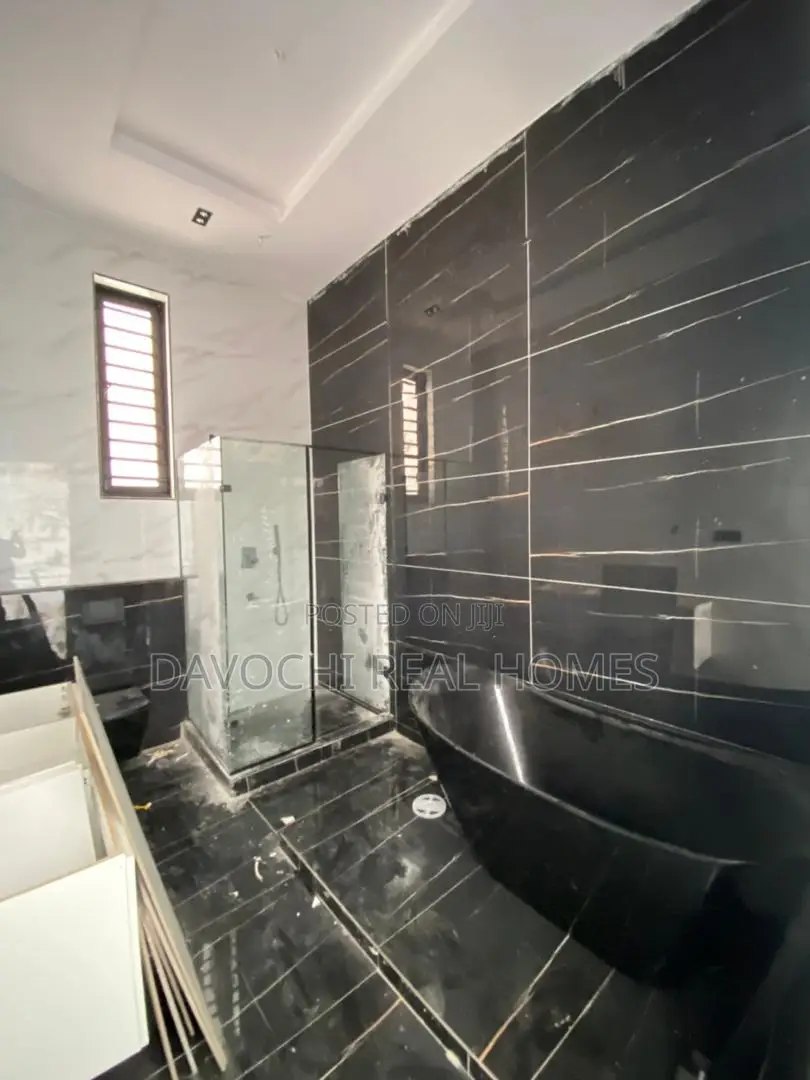 5bdrm Duplex in Lekki Phase 2 for sale in Lekki Phase 2