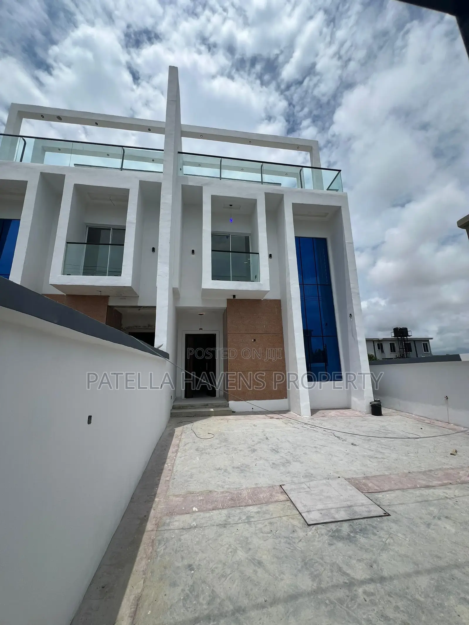 5bdrm Duplex in Sangotedo for sale in Sangotedo