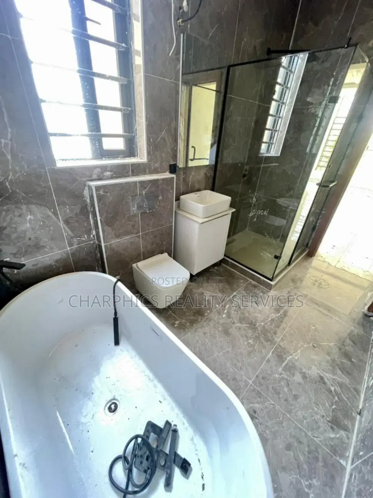 5bdrm Duplex in Lekki Phase 1 for sale in Lekki Phase 1