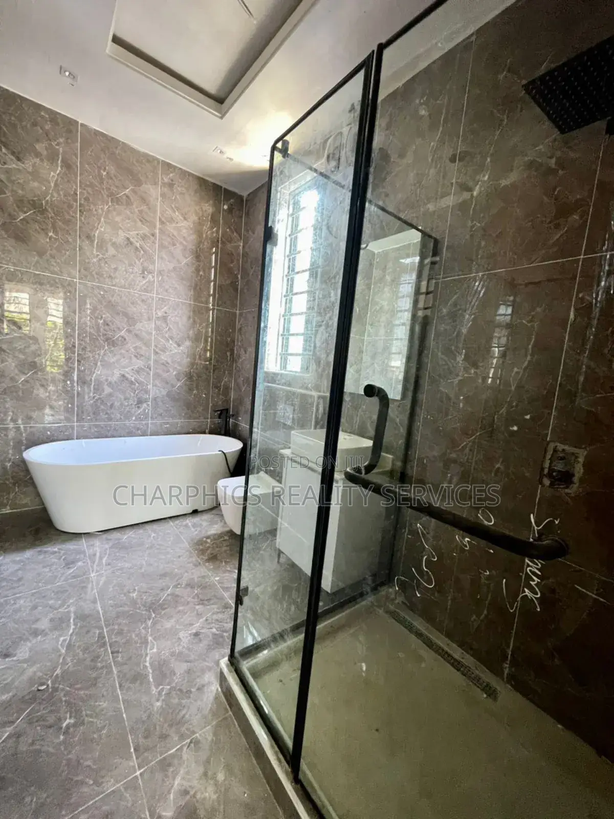 5bdrm Duplex in Lekki Phase 1 for sale in Lekki Phase 1
