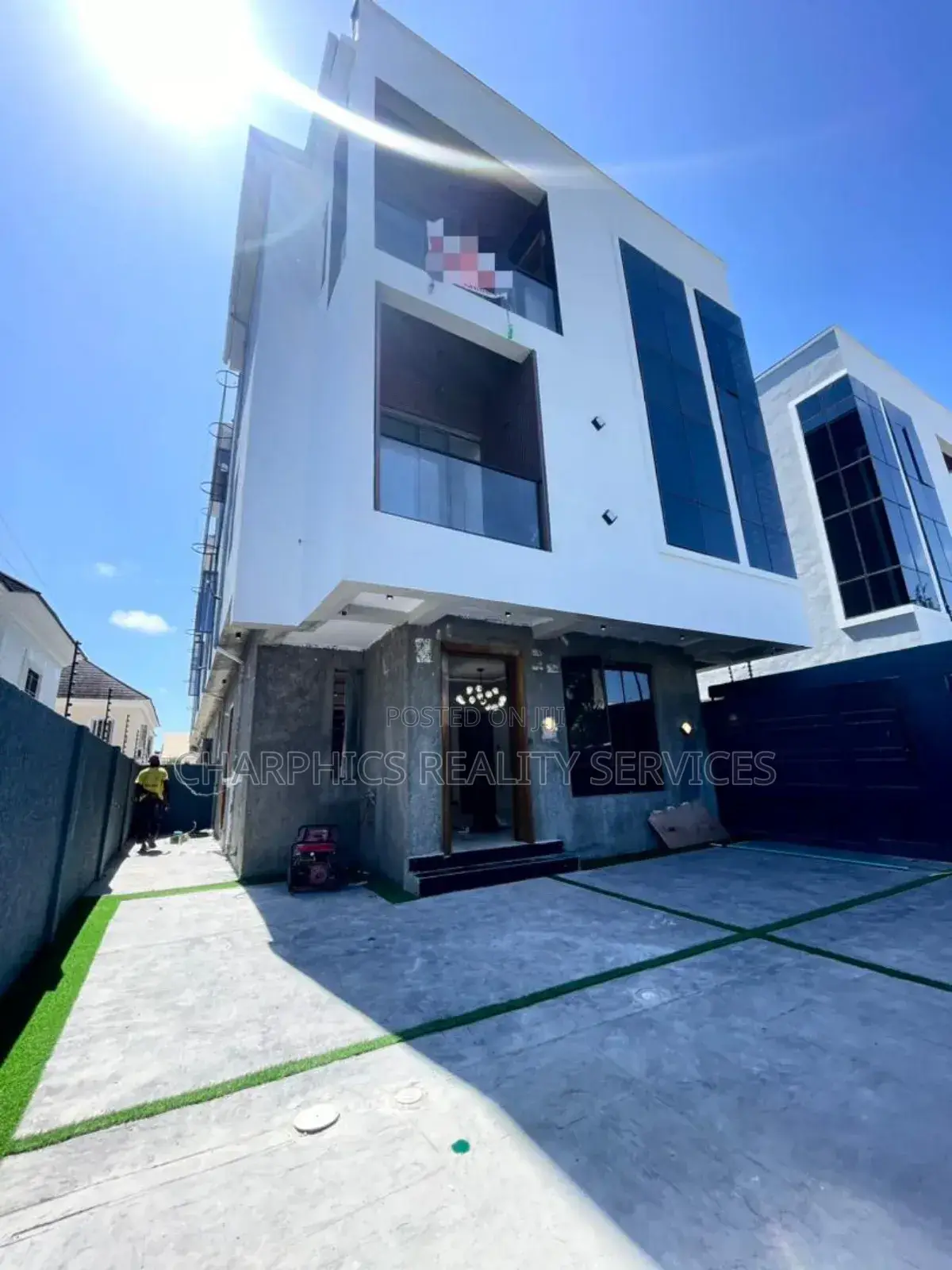 5bdrm Duplex in Lekki Phase 1 for sale in Lekki Phase 1