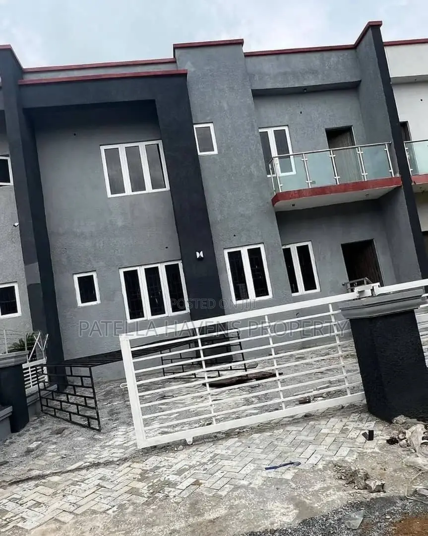 4bdrm Duplex in Lugbe District for sale in Lugbe District