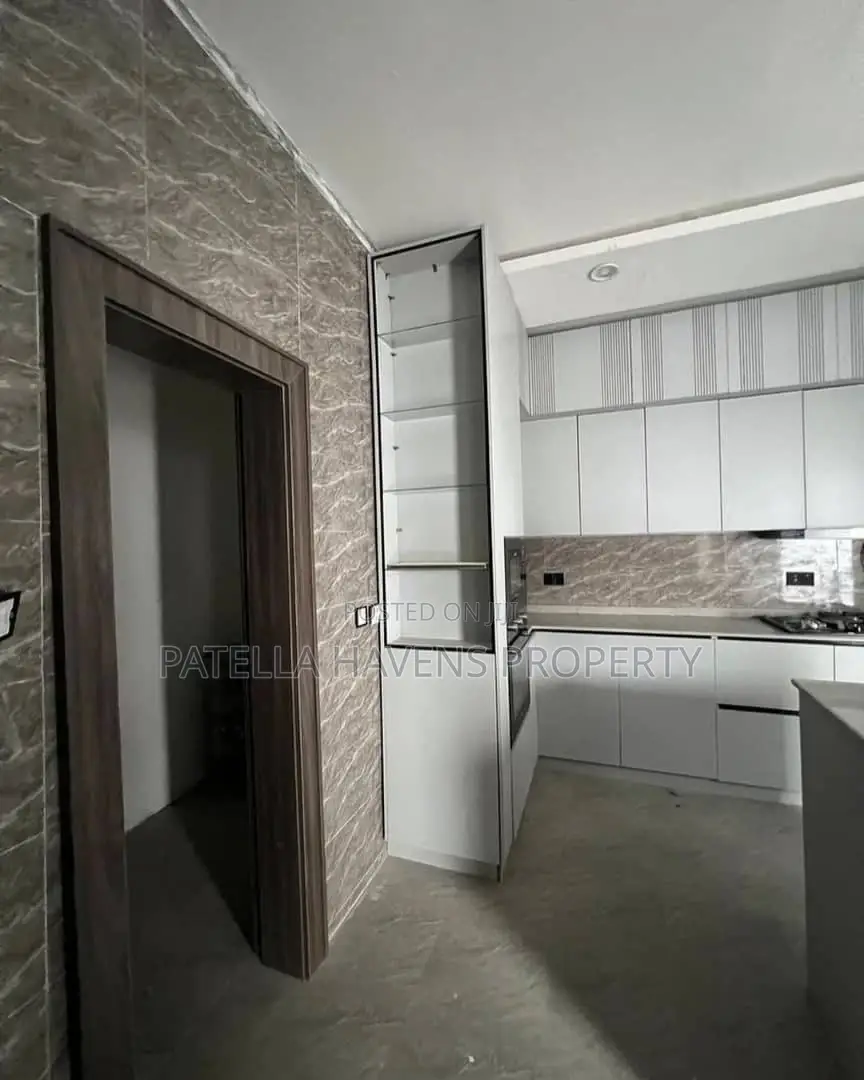 4bdrm Duplex in Lugbe District for sale in Lugbe District