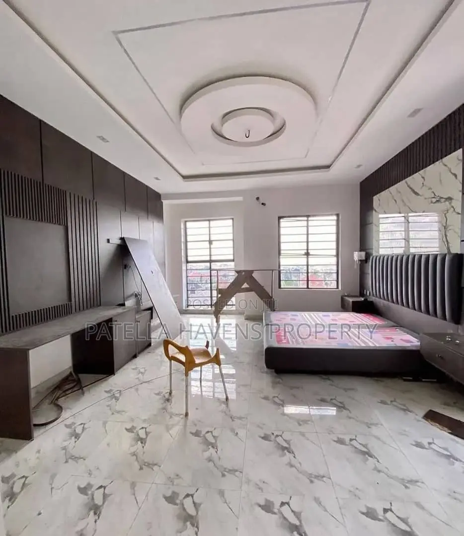 5bdrm Duplex in Apo District for sale in Apo District
